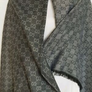 GUCCI HUGE SHAWL CAPE CASHMERE AND WOOL SCARF 'GG' MONO GREY
